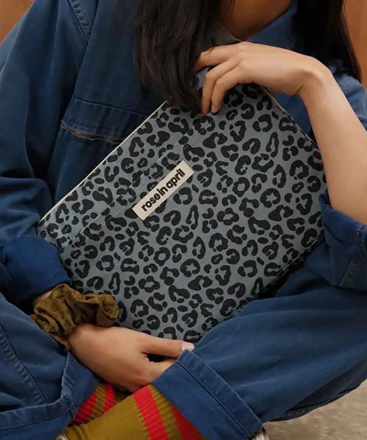 Rose in April - OCTAVE Laptophülle (13/14 Zoll) • Leo Blue Sky - Laptoptasche - ROSA ECK