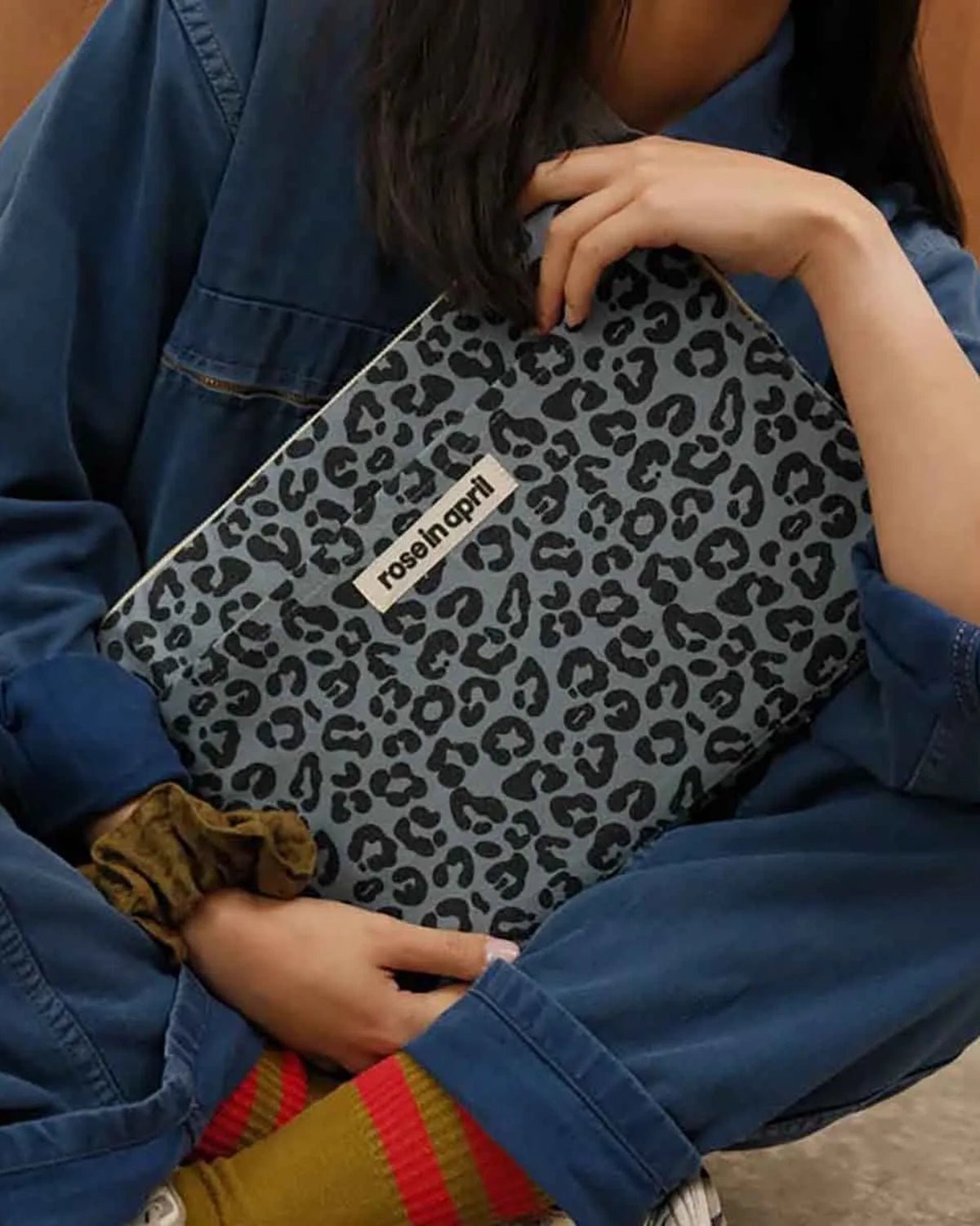 Rose in April - OCTAVE Laptophülle (13/14 Zoll) • Leo Blue Sky - Laptoptasche - ROSA ECK