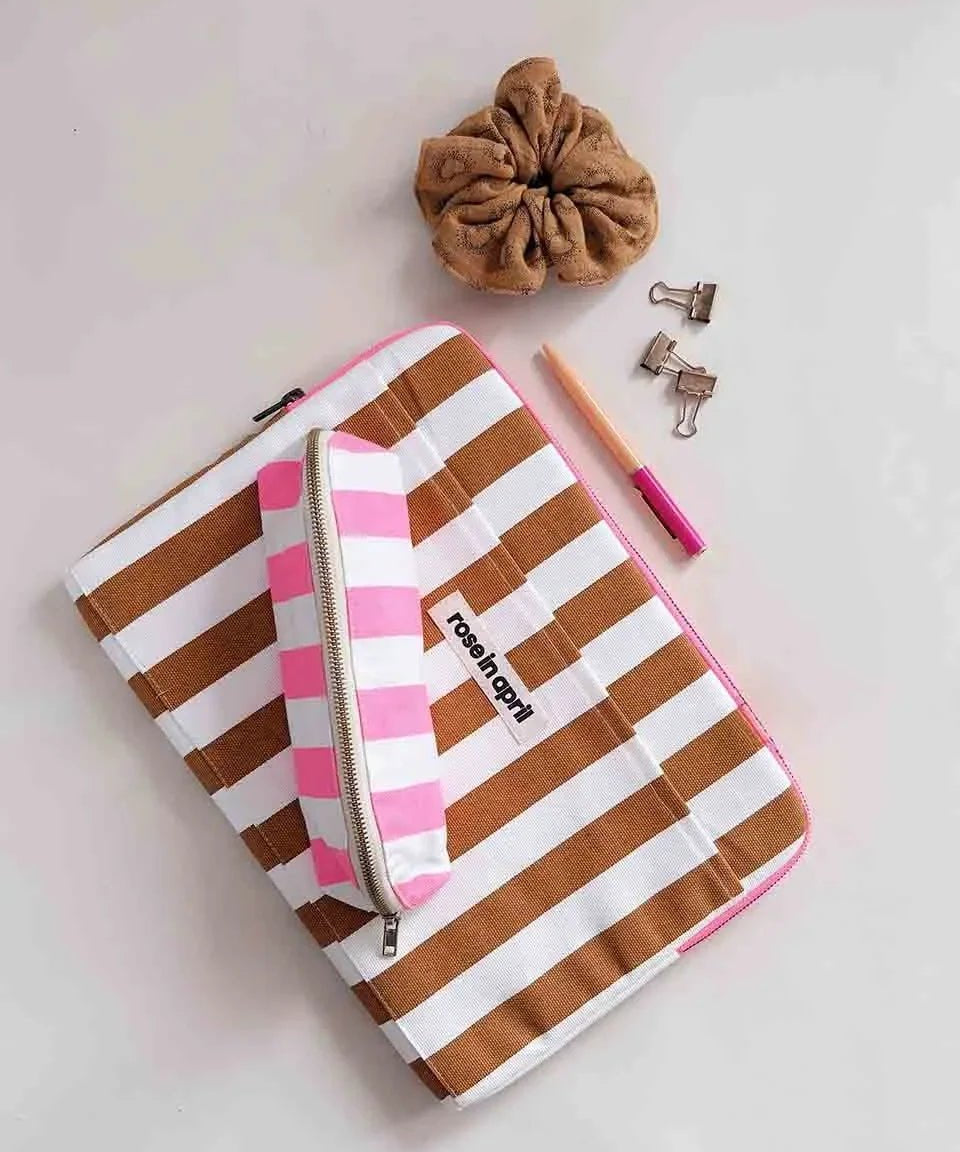 Rose in April - OCTAVE Laptoptasche (13/14 Zoll) • Stripes Ecru/Caramel - ROSA ECK