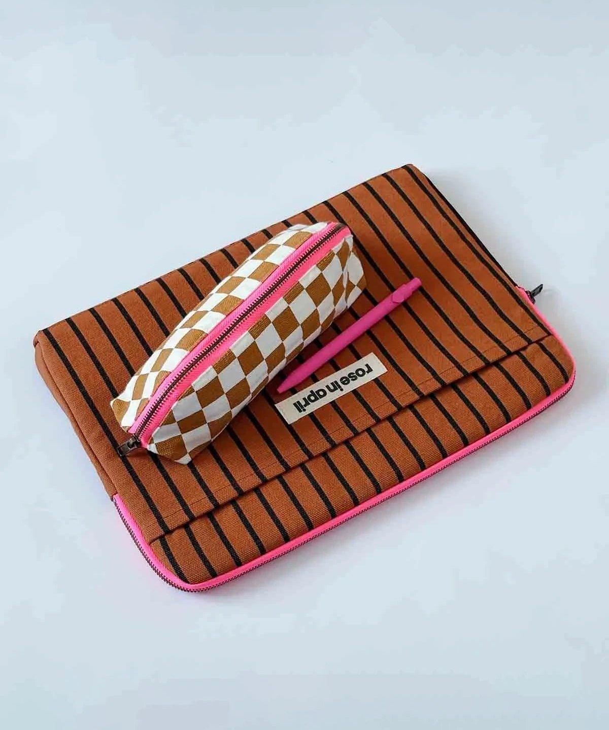 Rose in April - OCTAVE Laptoptasche (13/14 Zoll) • Tennis Ginger - ROSA ECK