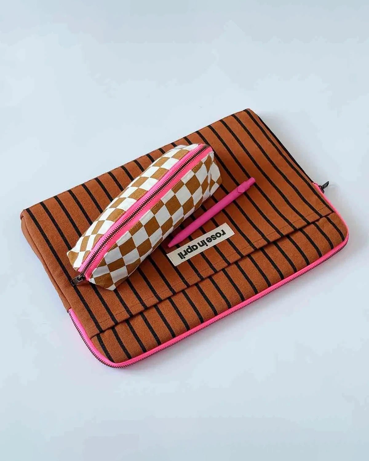 Rose in April - OCTAVE Laptoptasche (13/14 Zoll) • Tennis Ginger - ROSA ECK