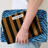 Rose in April - OCTAVE Laptoptasche • Zebrou Greek Blue - Laptoptasche - ROSA ECK