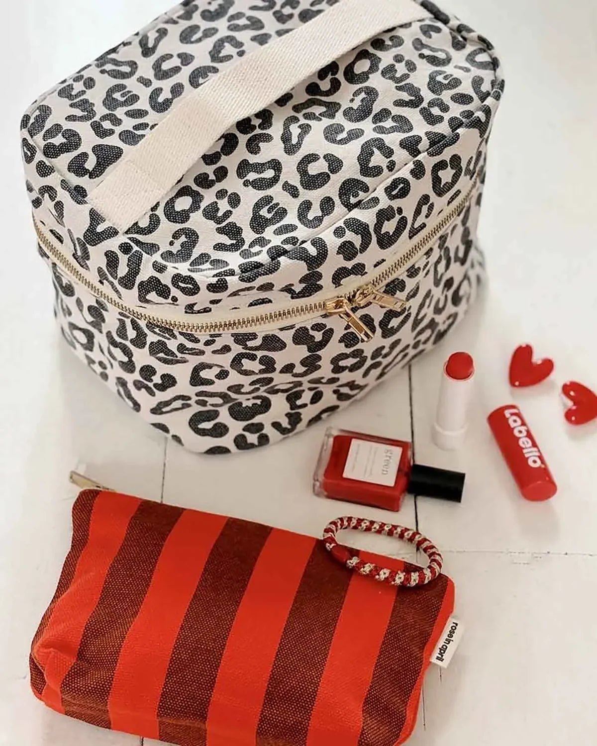 Rose in April - OONA Beautycase • Graou Greige - ROSA ECK