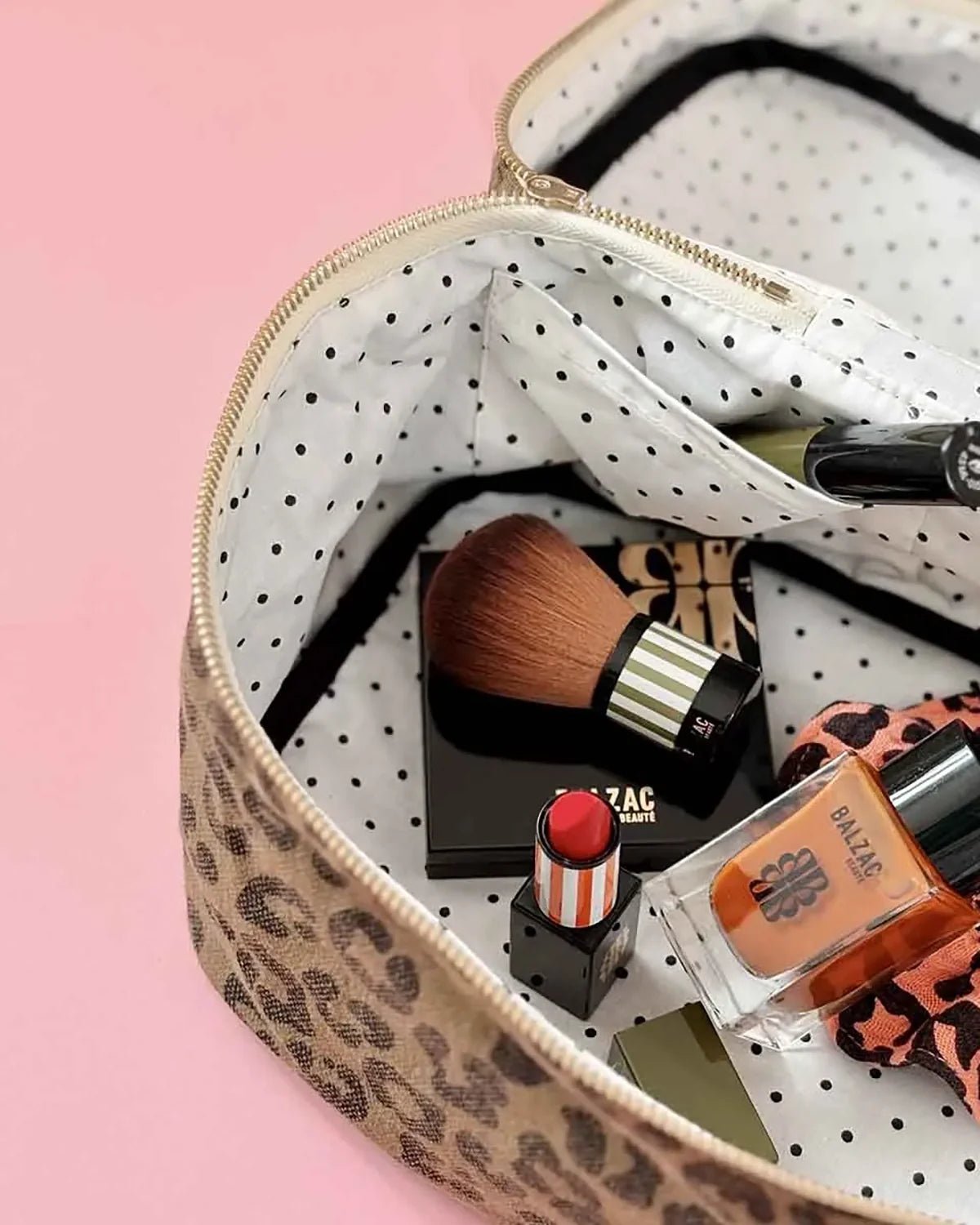 Rose in April - OONA Beautycase • Graou Olive - ROSA ECK