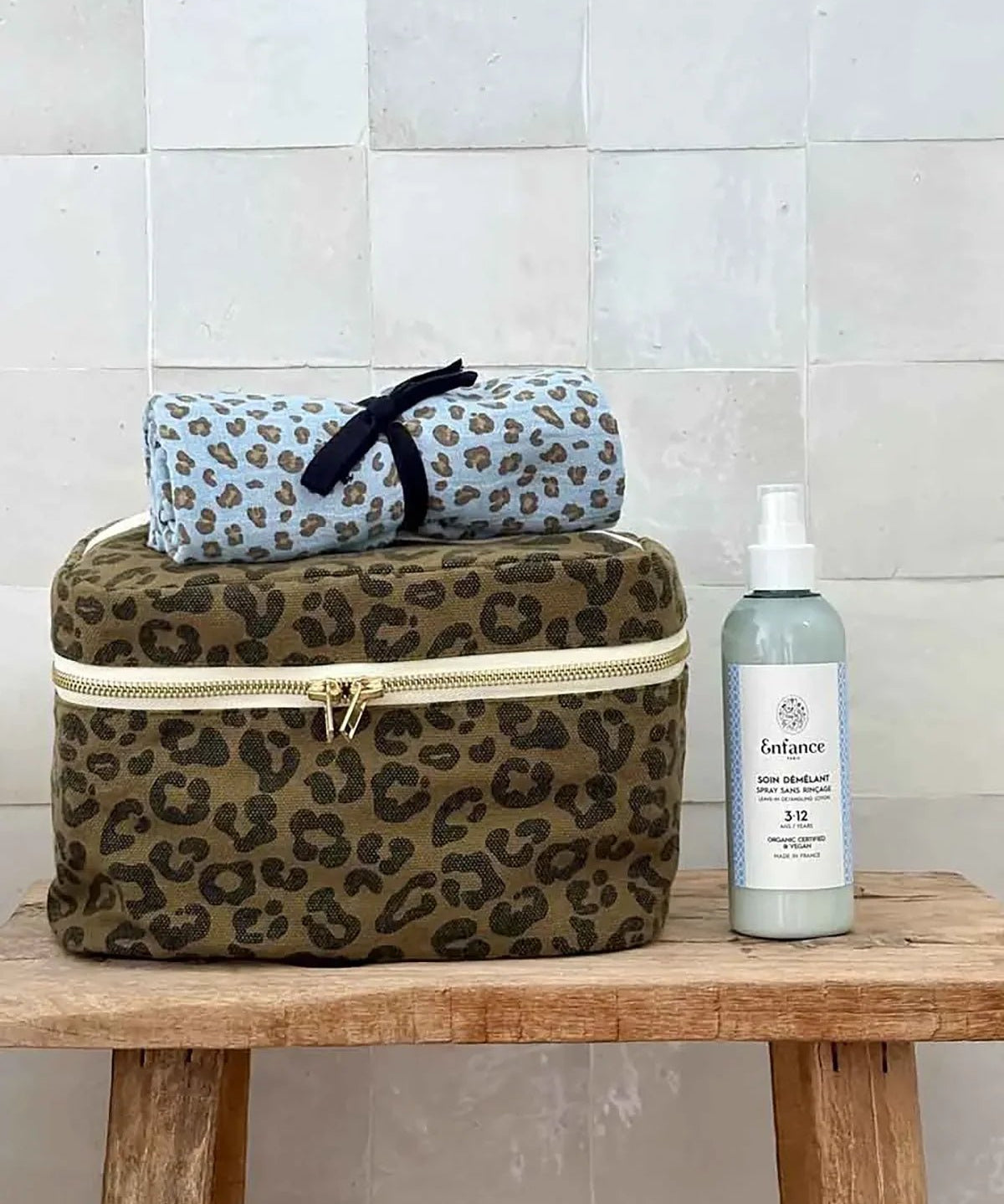 Rose in April - OONA Beautycase • Graou Olive - ROSA ECK