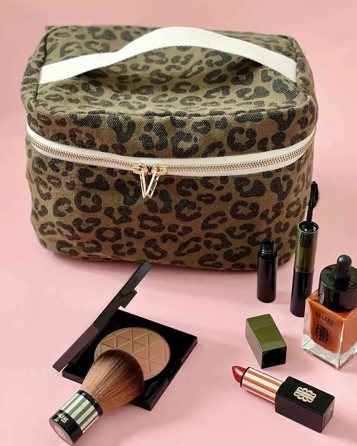 Rose in April - OONA Beautycase • Graou Olive - ROSA ECK