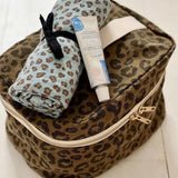Rose in April - OONA Beautycase • Graou Olive - ROSA ECK