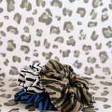 Rose in April - SCRUNCHIE Haargummi | Zebra Greek Blue - Haargummi - ROSA ECK - 