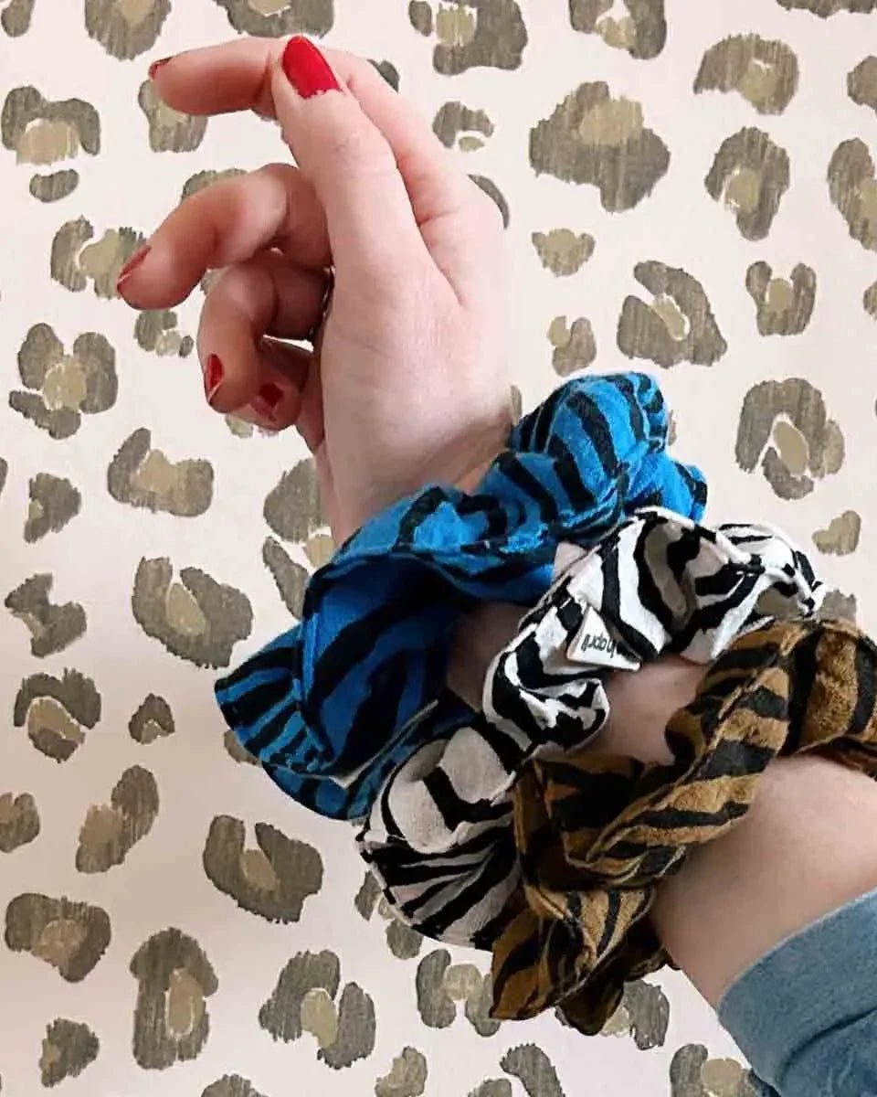 Rose in April - SCRUNCHIE Haargummi • Zebra Weiß - Haargummi - ROSA ECK Concept Store