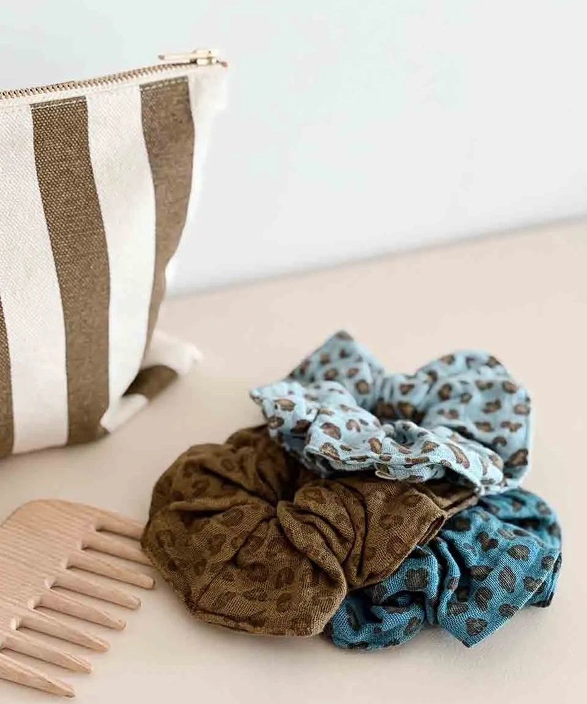 Rose in April - SOFIA Kleiner Kulturbeutel • Greige / Olive - Kulturbeutel - ROSA ECK