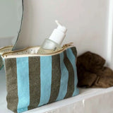 Rose in April - SOFIA Kleiner Kulturbeutel • Streifen Olivgrün / Blau - Kulturbeutel - ROSA ECK