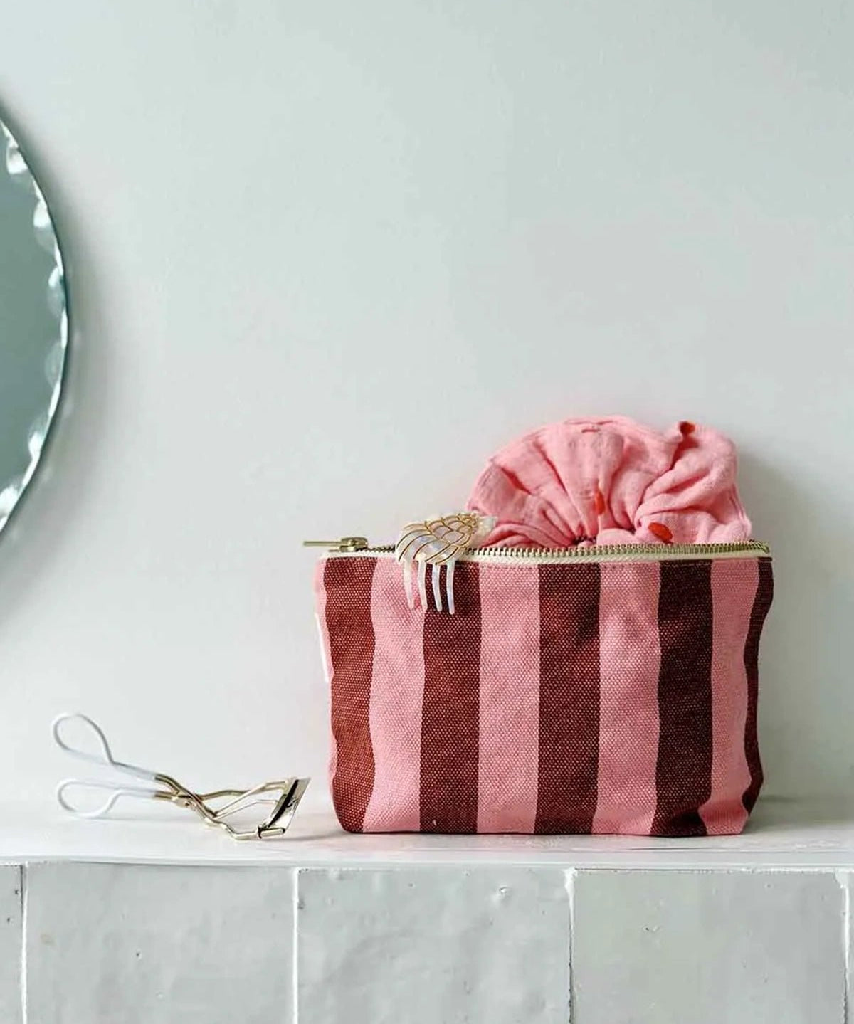 Rose in April - SOFIA Kleiner Kulturbeutel • Stripes Brick/Pink - Kulturbeutel - ROSA ECK