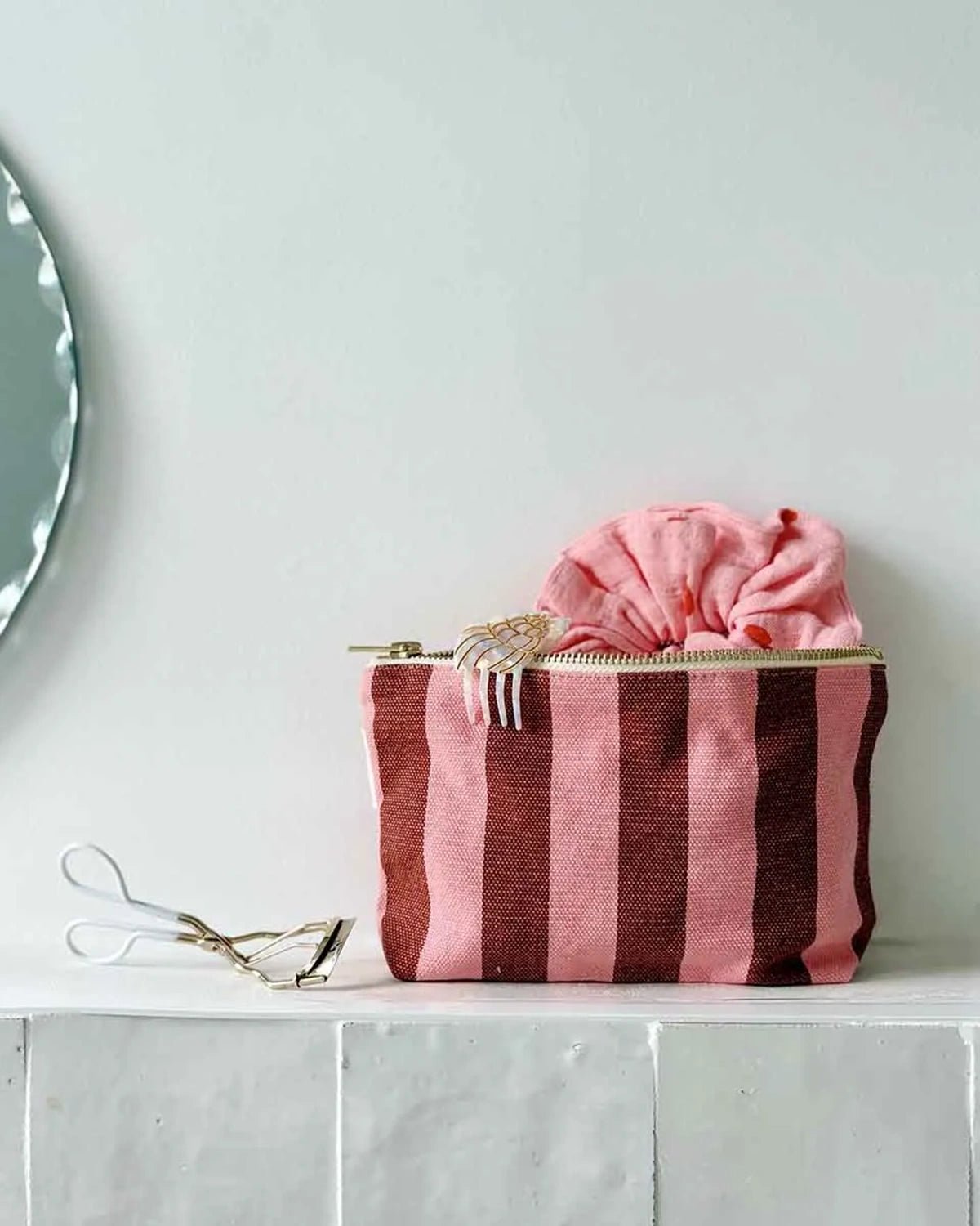 Rose in April - SOFIA Kleiner Kulturbeutel • Stripes Brick/Pink - Kulturbeutel - ROSA ECK