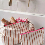 Rose in April - SOFIA Kleiner Kulturbeutel • Stripes Tennis Pecan/Greige - ROSA ECK