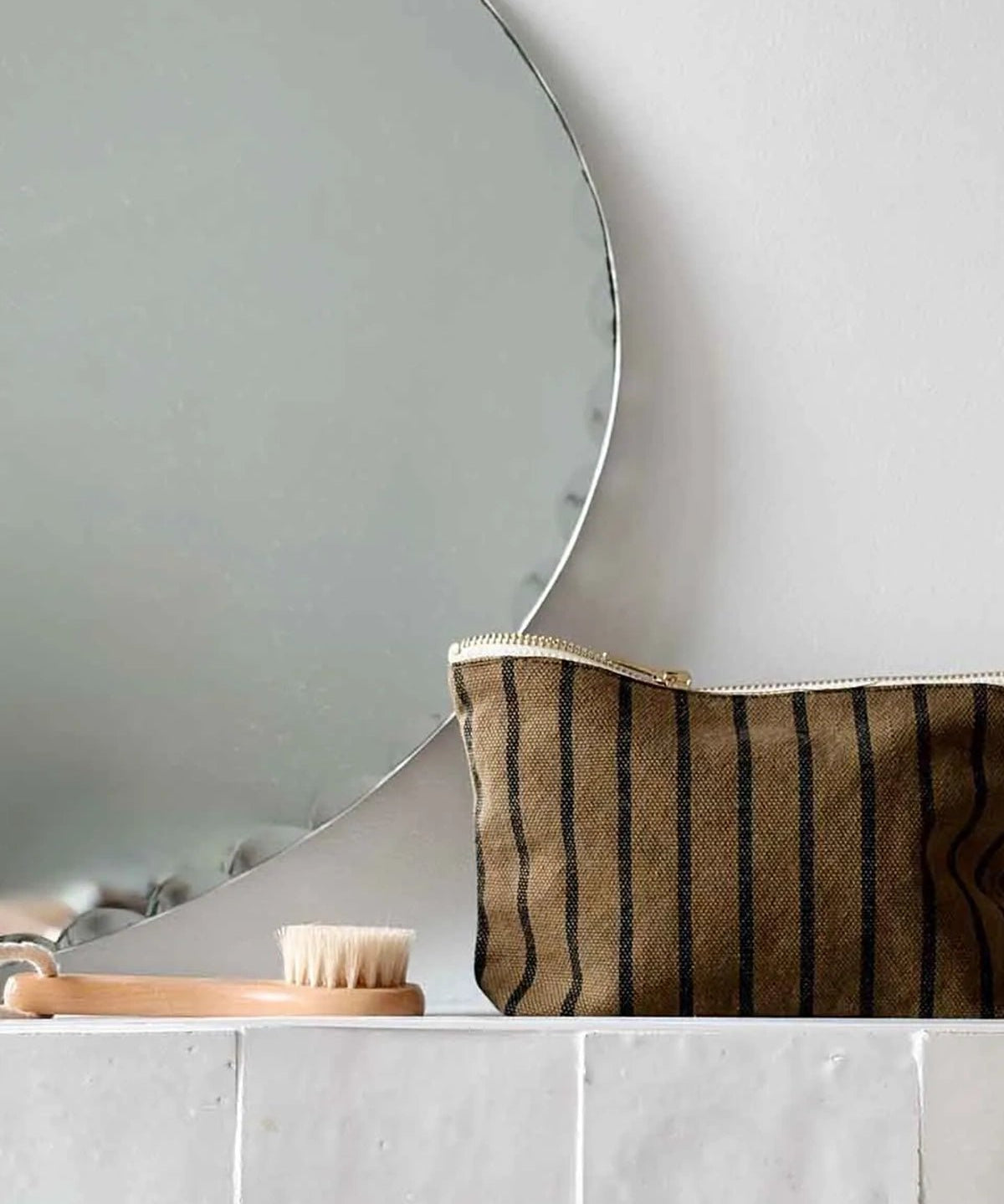 Rose in April - SOFIA Kleiner Kulturbeutel • Tennis Olive - Kulturbeutel - ROSA ECK