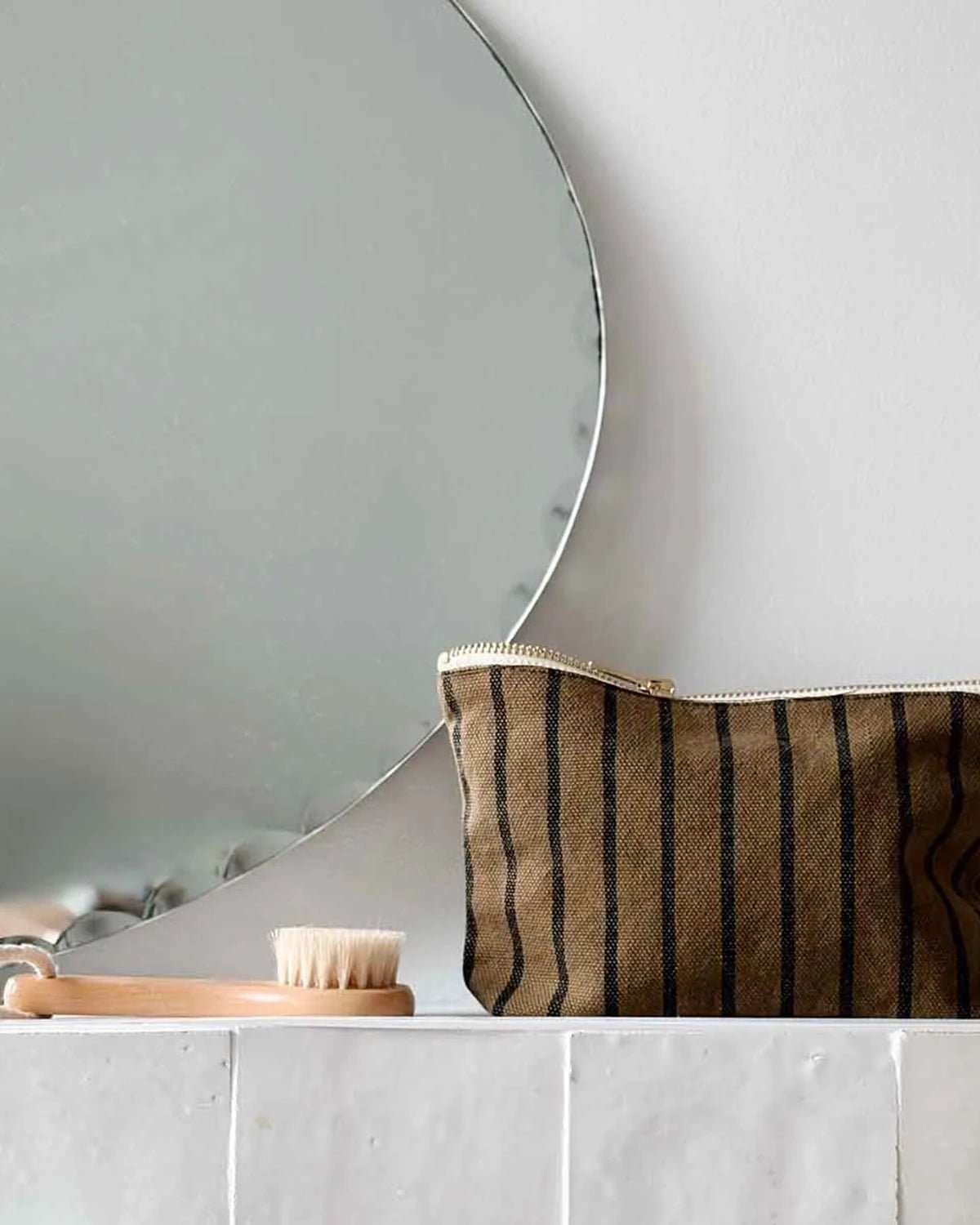 Rose in April - SOFIA Kleiner Kulturbeutel • Tennis Olive - Kulturbeutel - ROSA ECK