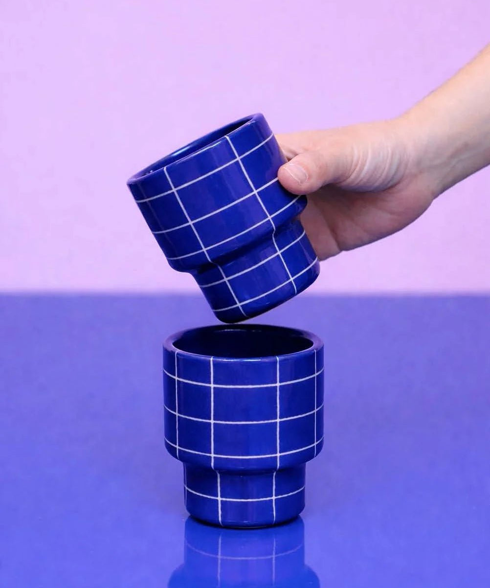 SOMANYBLOBS - GRID Tasse (220 ml) • Dunkelblau - ROSA ECK