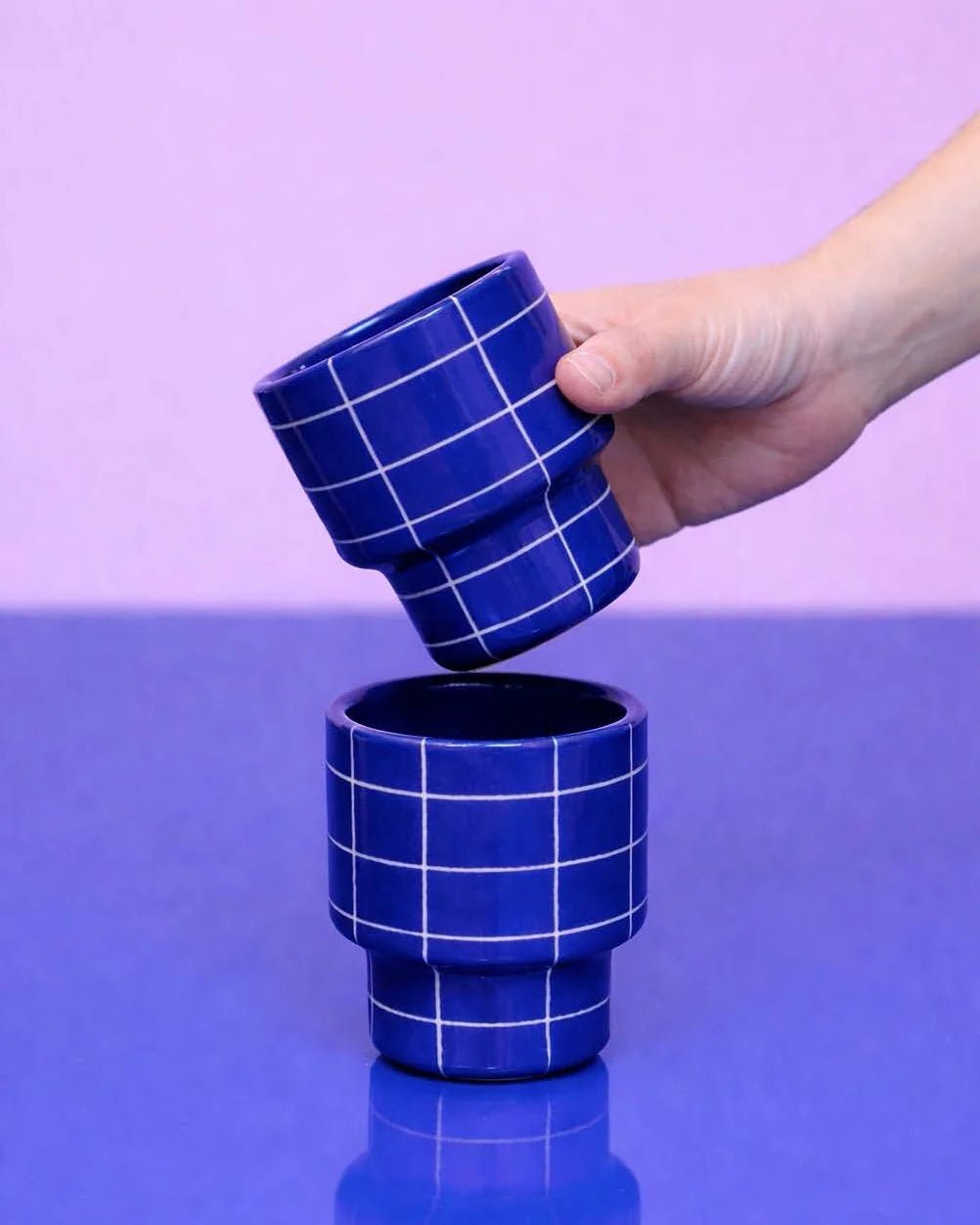 SOMANYBLOBS - GRID Tasse (220 ml) • Dunkelblau - ROSA ECK