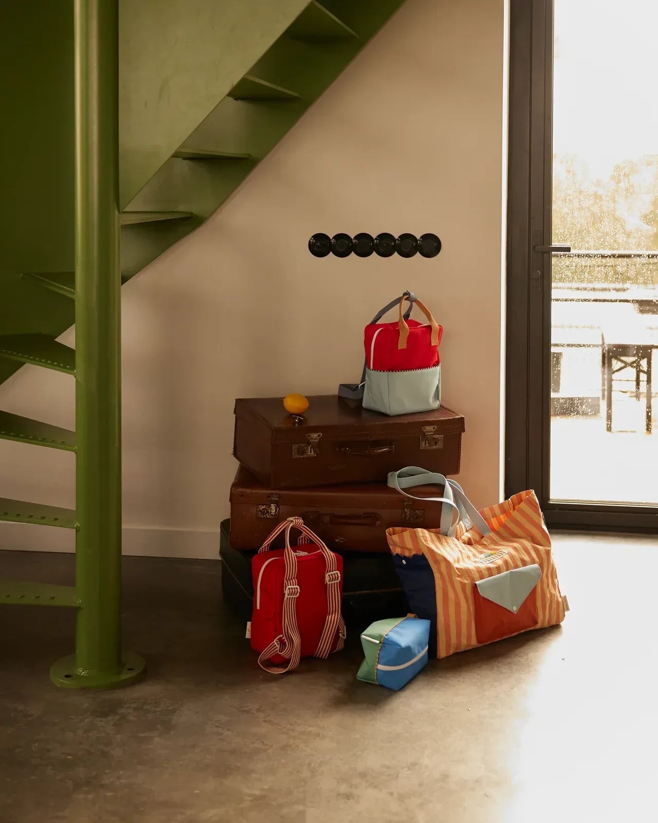 Sticky Lemon - WONDERS Kinder - Rucksack Small • envelope / red hat - Rucksack - ROSA ECK Concept Store