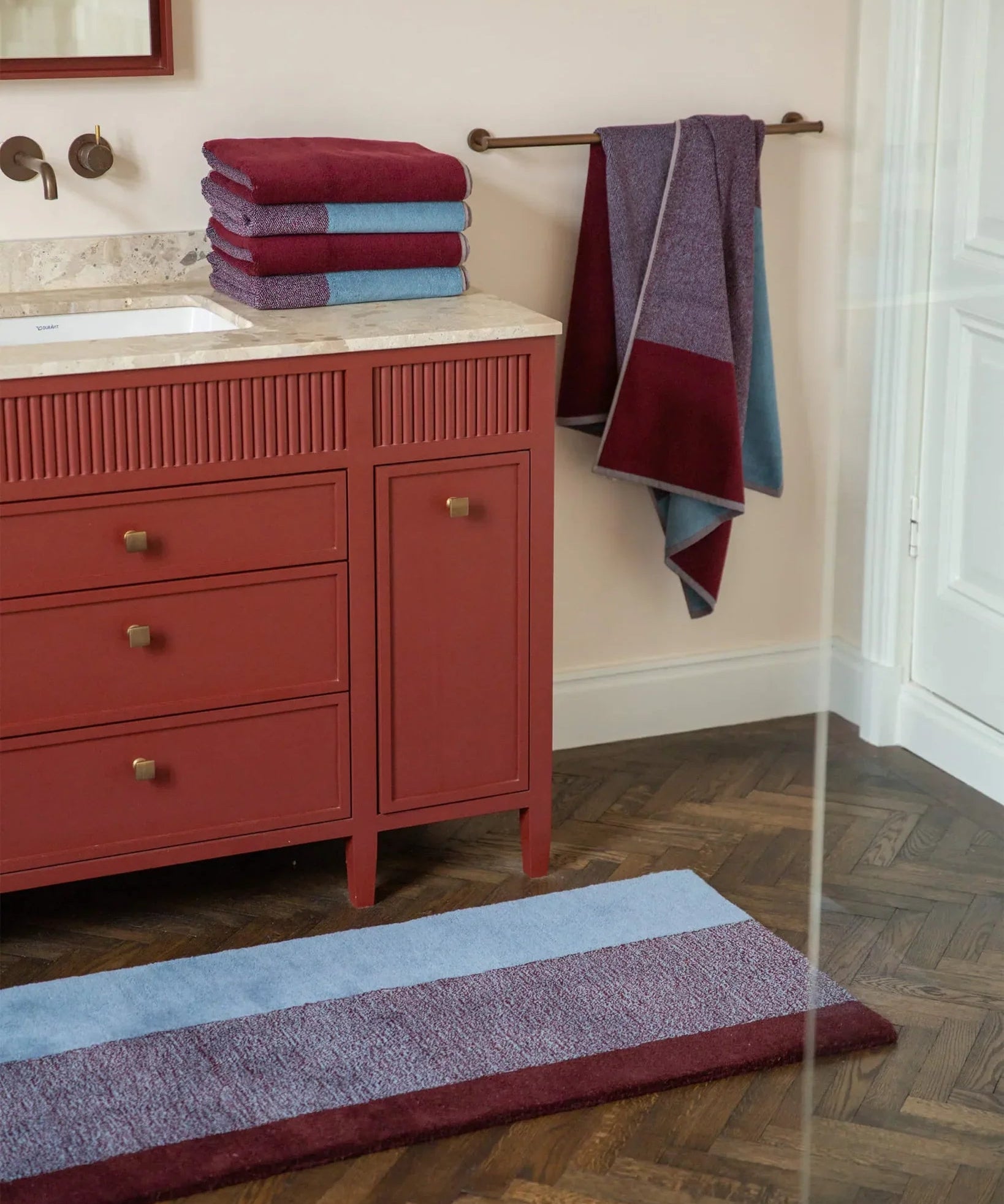SUITE702 - BLEND Handtuch-Set (2 Stk.) • Sky Blue-Bordeaux - ROSA ECK