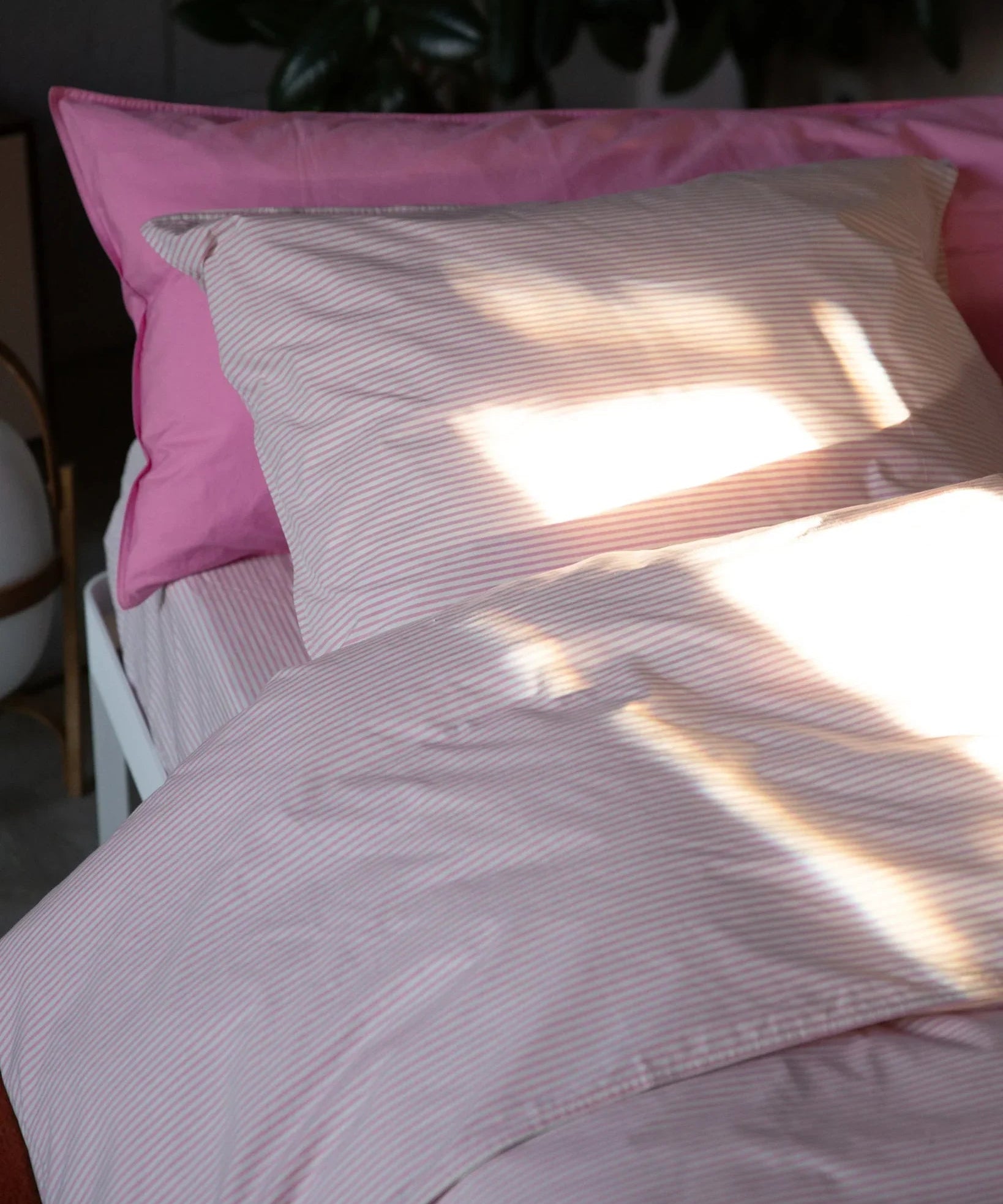 SUITE702 - Gestreifter Bettbezug aus Bio-Baumwolle (135 x 200 cm) • Pink-Ecru - ROSA ECK
