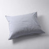 SUITE702 - Gestreifter Kissenbezug aus Bio-Baumwolle (80 x 80 cm) • Blue-Ecru - ROSA ECK