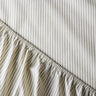 SUITE702 - Gestreiftes Spannbettlaken aus Bio-Baumwolle • Olive-Ecru - ROSA ECK
