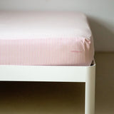 Gestreiftes Spannbettlaken aus Bio-Baumwolle • Pink-Ecru