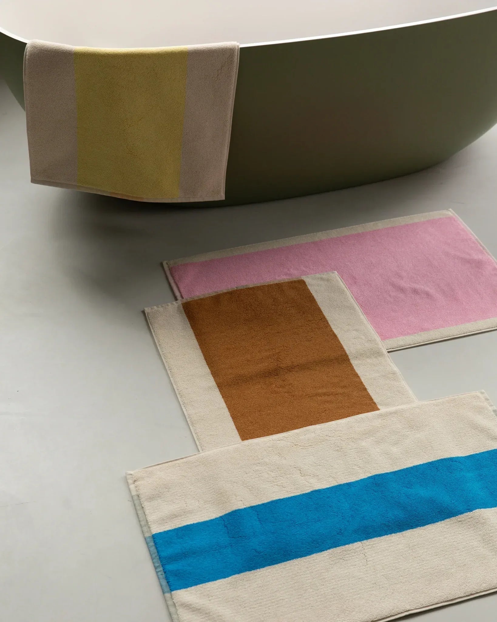 SUITE702 - MARTENS & MARTENS Badematte (50 x 80 cm) • Pink-Olive - ROSA ECK