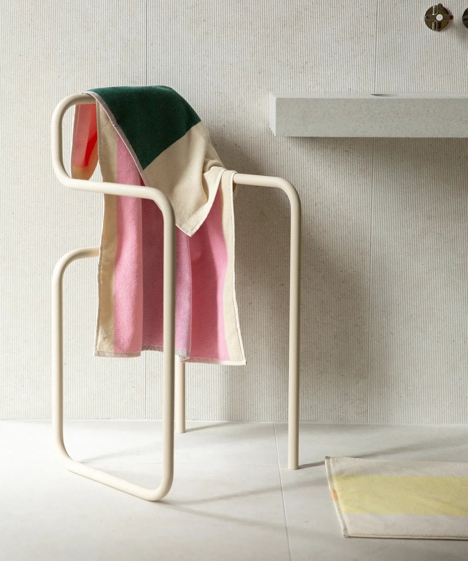SUITE702 - MARTENS & MARTENS Badetuch (70 x 140 cm) • Pink-Dark Green - ROSA ECK