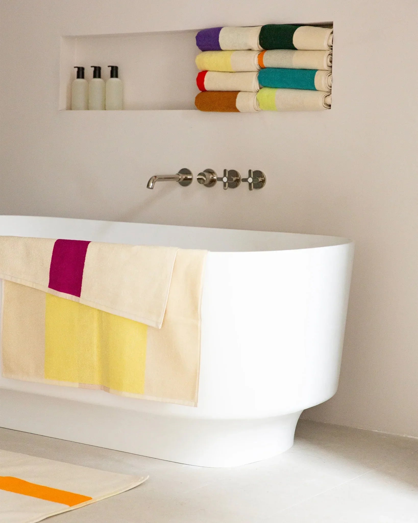 SUITE702 - MARTENS & MARTENS Badetuch (70 x 140 cm) • Yellow-Fuchsia - ROSA ECK