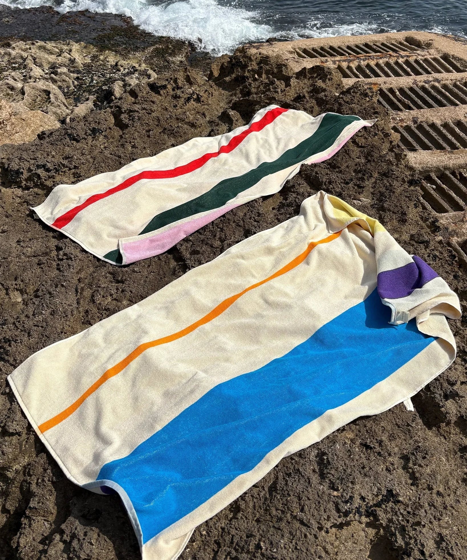 SUITE702 - MARTENS & MARTENS Strandtuch (90 x 180 cm) • Aqua-Orange-Purple-Yellow - ROSA ECK