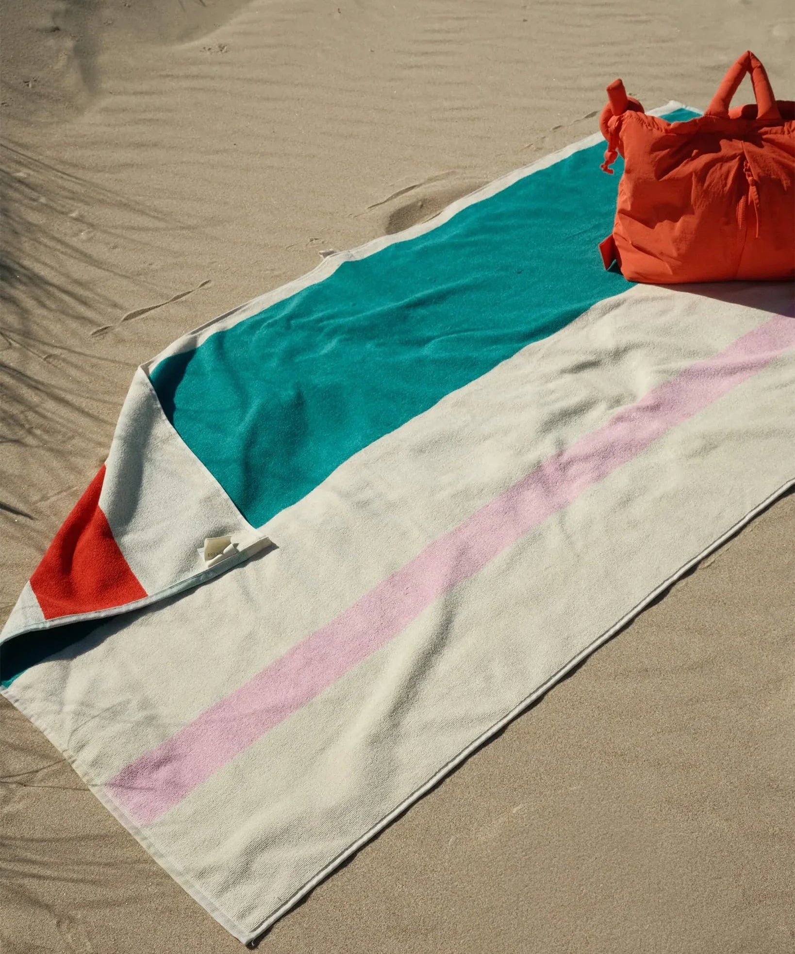 SUITE702 - MARTENS & MARTENS Strandtuch (90 x 180 cm) • Pink-Turquoise-Lime-Red - ROSA ECK