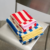 Tarta Gelatina - CLUBHOUSE Handtuch mit Streifen • Blau - Handtuch - ROSA ECK Concept Store