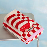 Tarta Gelatina - CLUBHOUSE Handtuch mit Streifen • Rot - Handtuch - ROSA ECK Concept Store