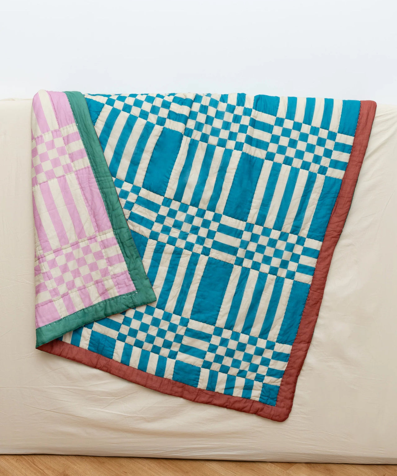 Tarta Gelatina - DOMINGO Steppdecke zum Wenden mit Karomuster - Sofadecke - ROSA ECK