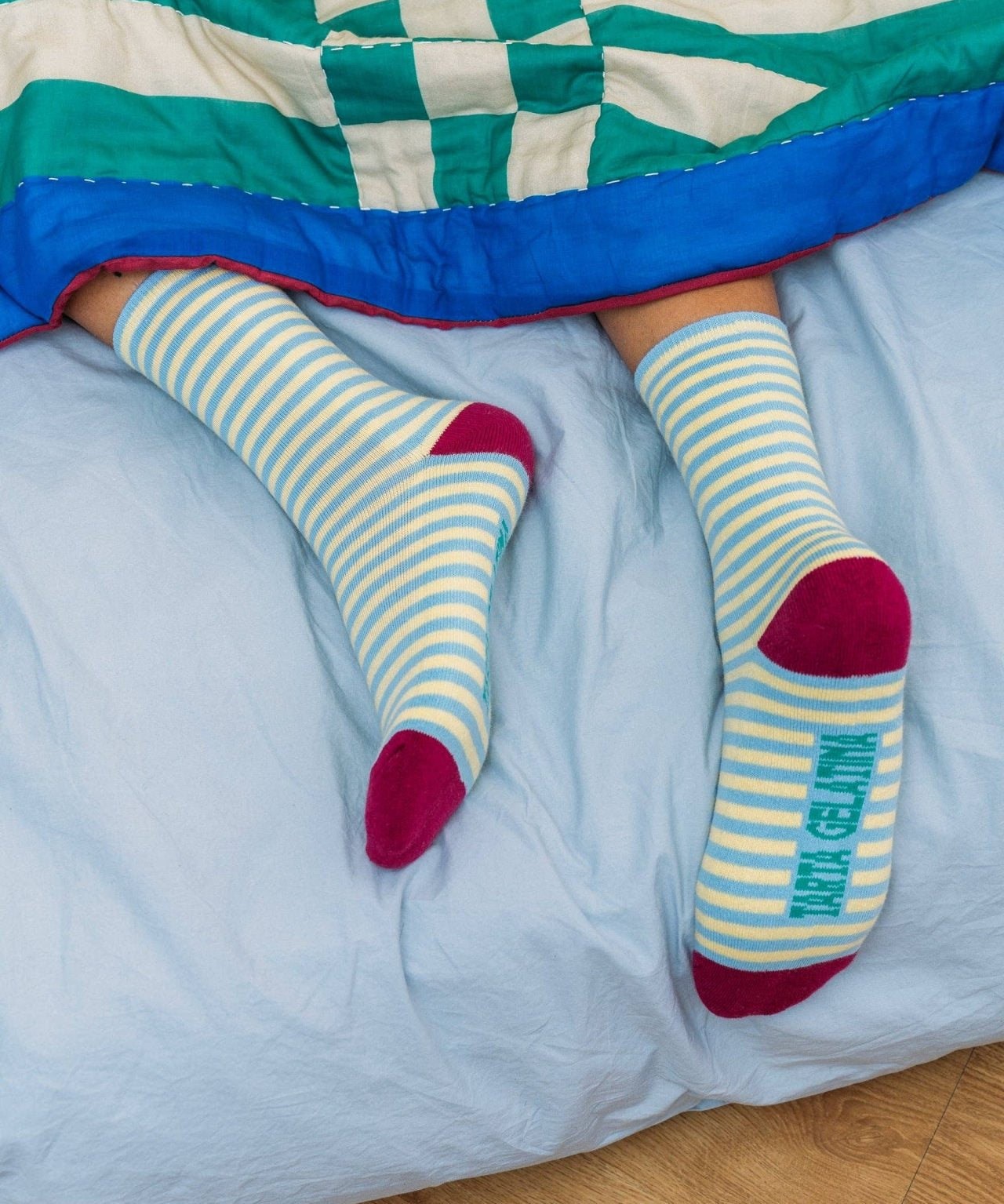 Tarta Gelatina - Gestreifte Socken • Butter Toast - ROSA ECK