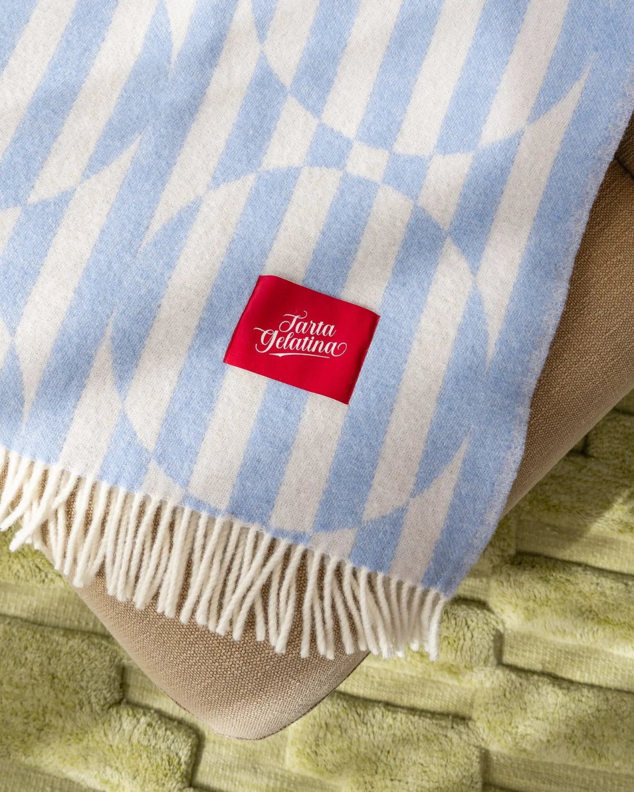 Tarta Gelatina - NOLITA Sofadecke aus Wolle • Light Blue - Sofadecke - ROSA ECK