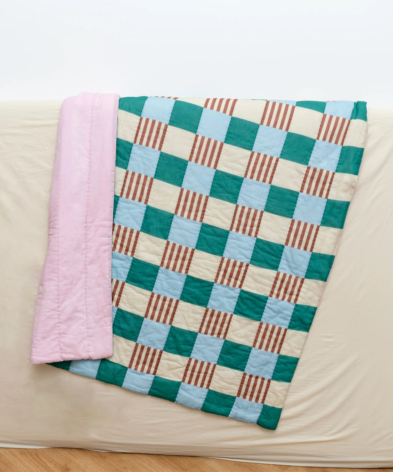 Tarta Gelatina - PLAYGROUND Große Steppdecke/Spieldecke - Sofadecke - ROSA ECK