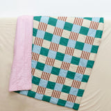 Tarta Gelatina - PLAYGROUND Große Steppdecke/Spieldecke - Sofadecke - ROSA ECK