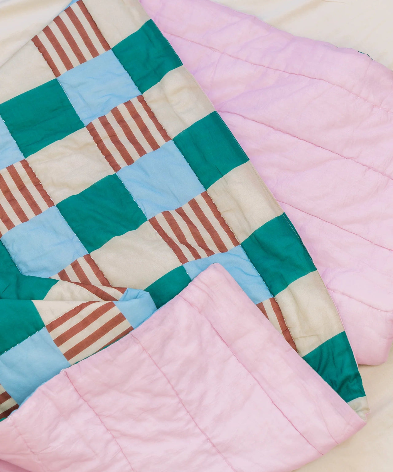 Tarta Gelatina - PLAYGROUND Große Steppdecke/Spieldecke - Sofadecke - ROSA ECK