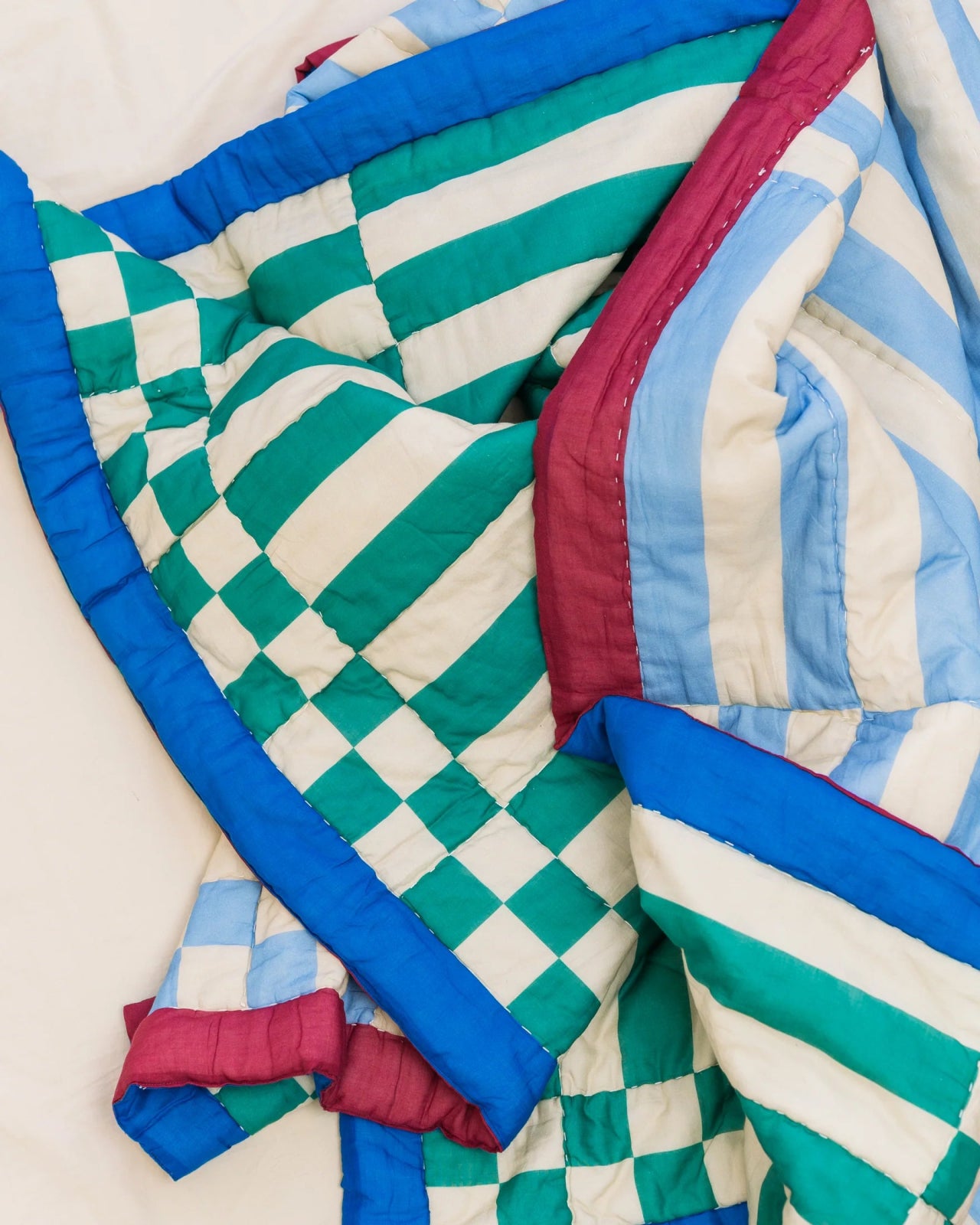 Tarta Gelatina - SIESTA Steppdecke zum Wenden mit Streifen - Sofadecke - ROSA ECK