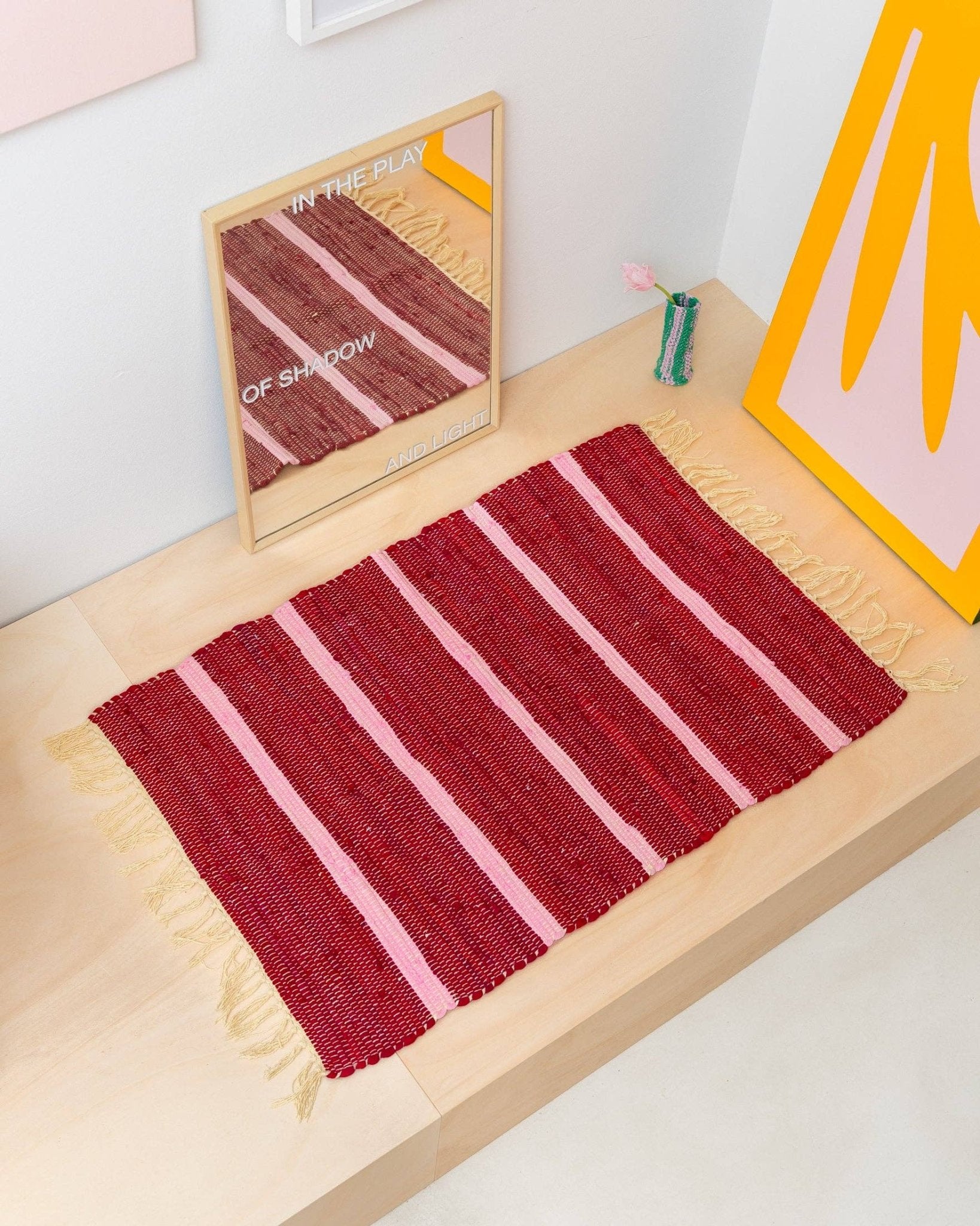 Tarta Gelatina - Upcycled Teppich (90 × 60 cm) • Burgundy - ROSA ECK