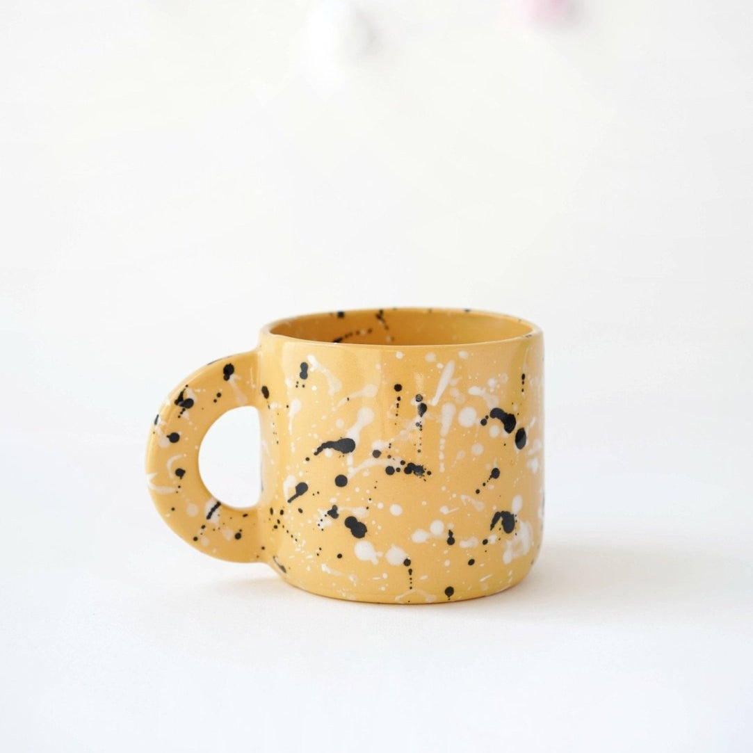 Textura Ceramics - Porzellanbecher Gelb/Bunt gesprenkelt - ROSA ECK - Gelb, Porzellan, Schwarz