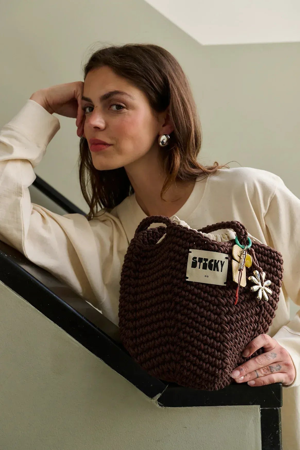 The Sticky Sis Club - Häkeltasche • chocolate - ROSA ECK