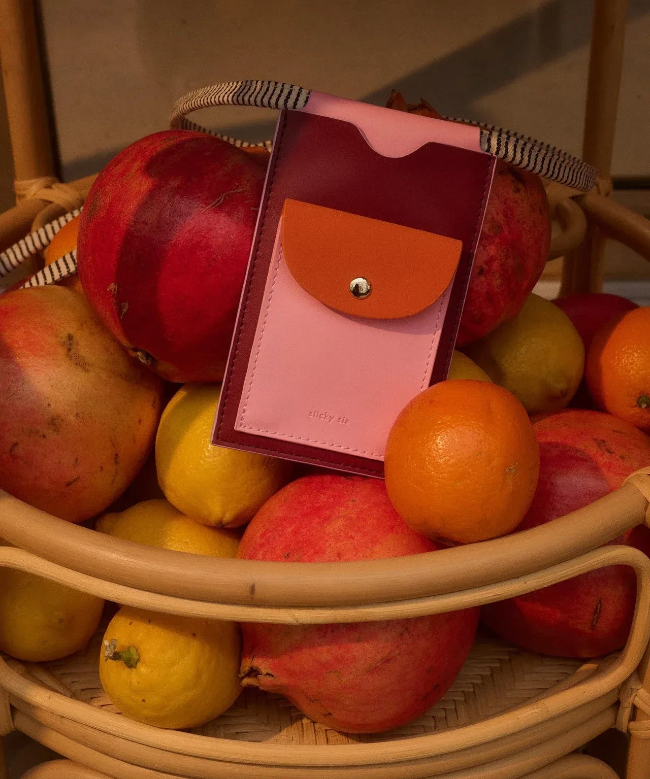 The Sticky Sis Club - IL SOLE COLORE Handytasche • cherry red + dolce pink + arancia orange - Handytasche - ROSA ECK Concept Store