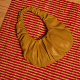 The Sticky Sis Club - IL SOLE croissant hand bag • sunkissed gold - Handtasche - ROSA ECK