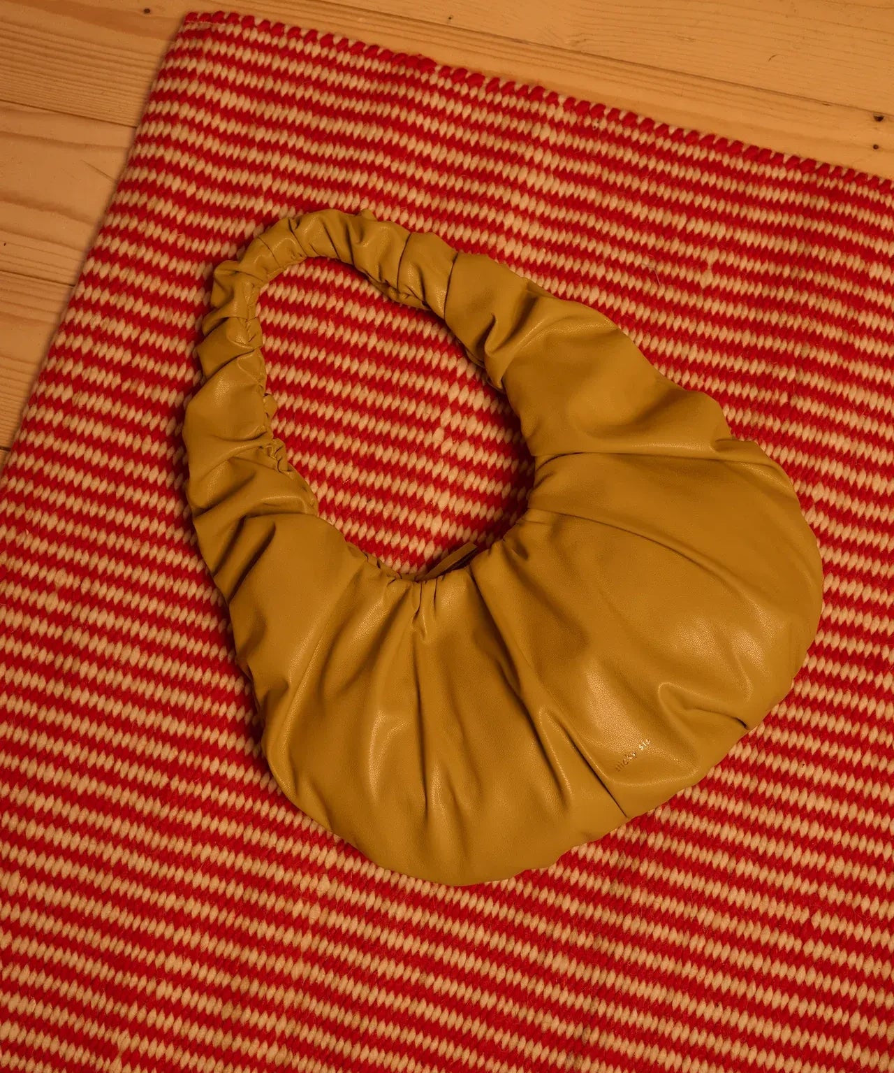 The Sticky Sis Club - IL SOLE croissant hand bag • sunkissed gold - Handtasche - ROSA ECK Concept Store