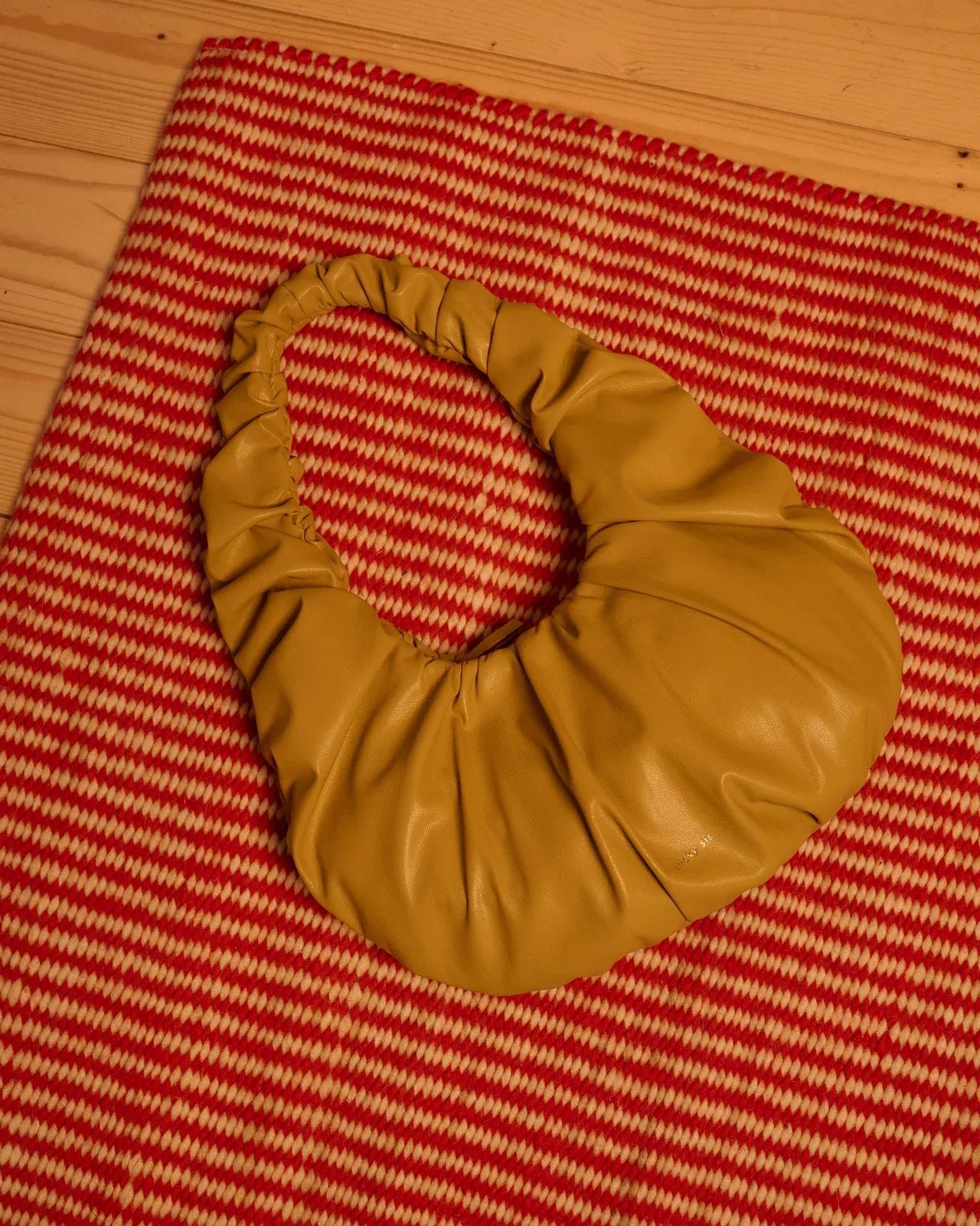 The Sticky Sis Club - IL SOLE croissant hand bag • sunkissed gold - Handtasche - ROSA ECK Concept Store