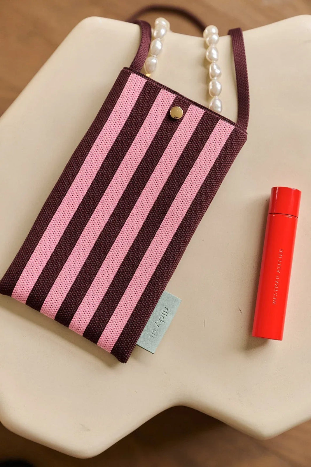 The Sticky Sis Club - KNITTED STRIPES Handytasche • chocolate + bubblegum - Handytasche - ROSA ECK